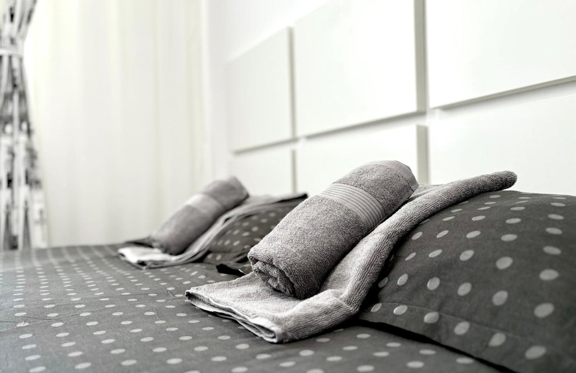 Taste Of Iasi - Two Room Apartment - Central - Sunset Touch エクステリア 写真