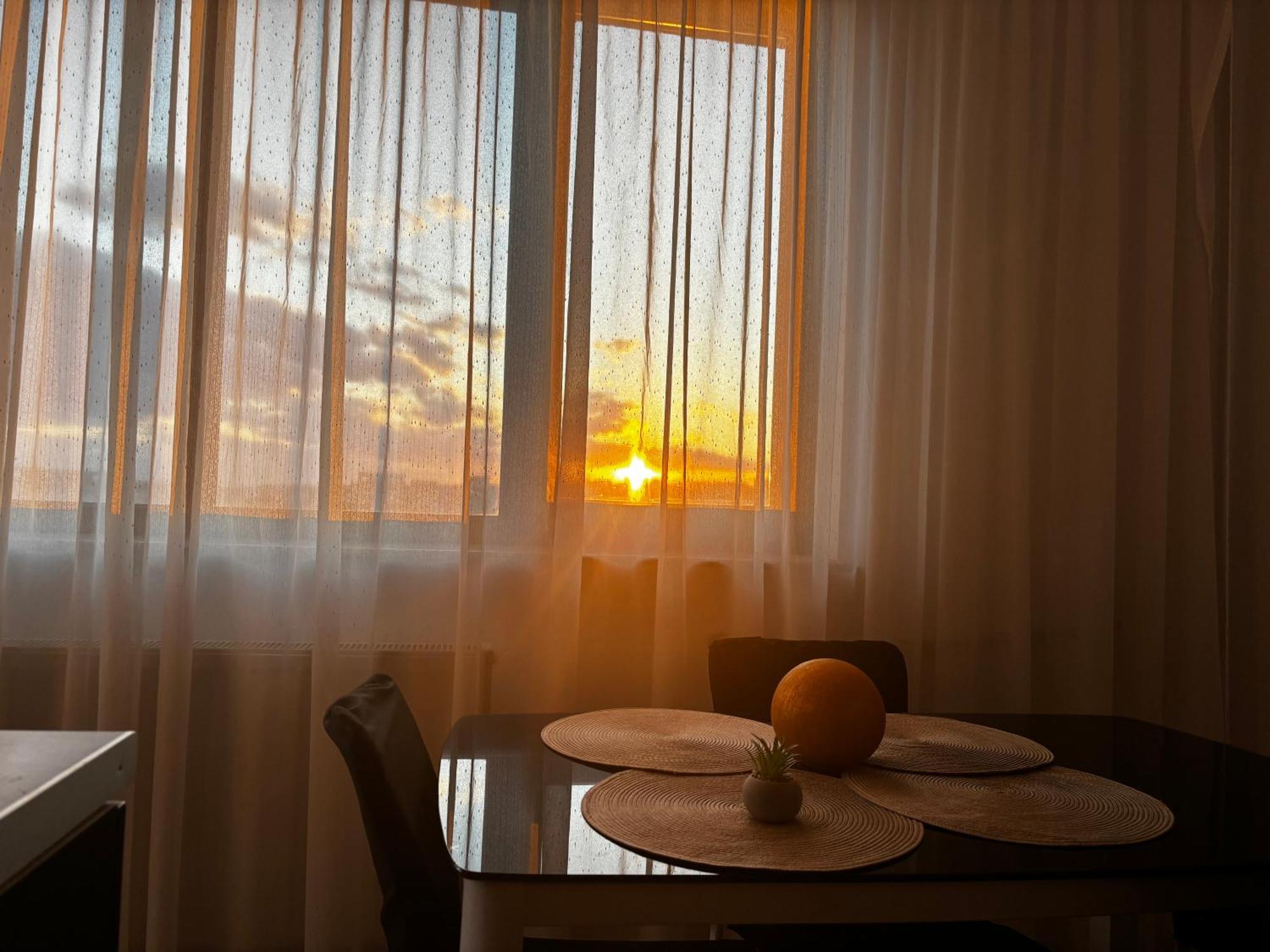 Taste Of Iasi - Two Room Apartment - Central - Sunset Touch エクステリア 写真